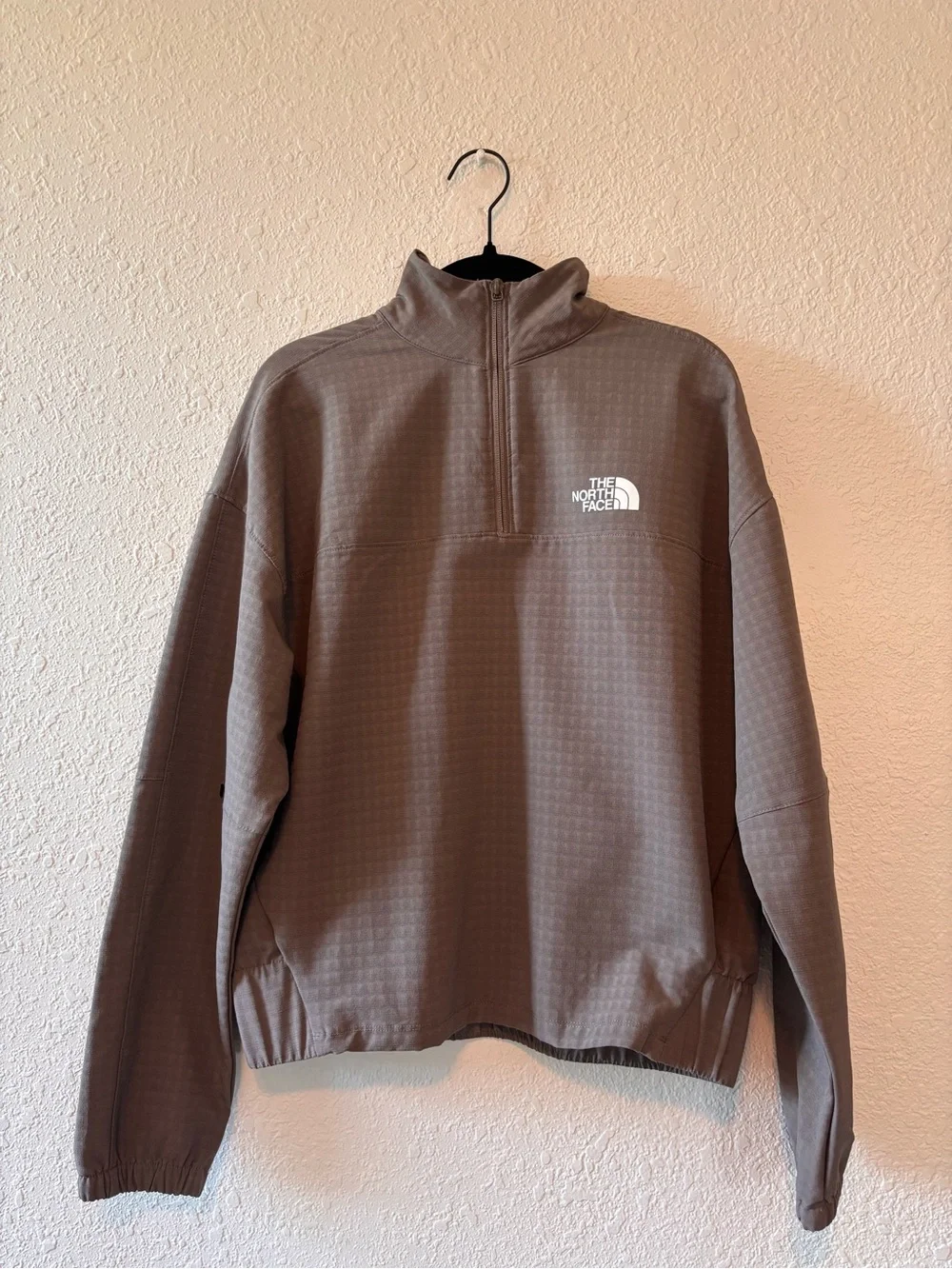 The North Face Tekware Grid Water Repellent Quarter Zip Pull Over - Picture 2 of 5